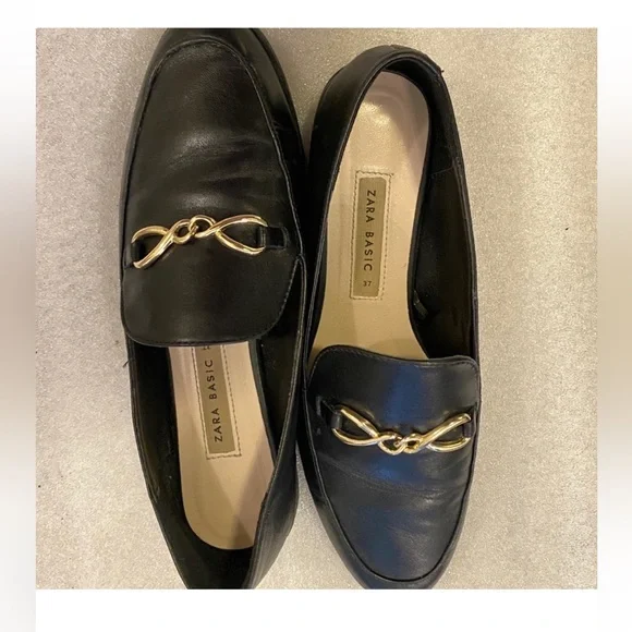 Zara Elegant Black Loafers with Gold Detail - Picture 5 of 6